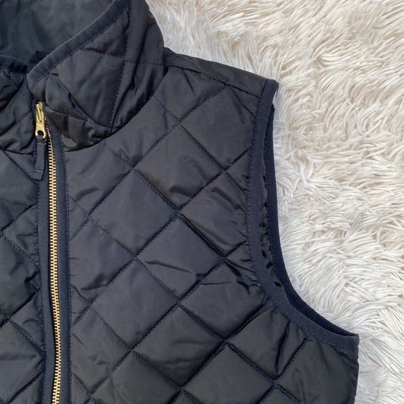 Old Navy Quilted Vest ๐ Black - Picture 8 of 16